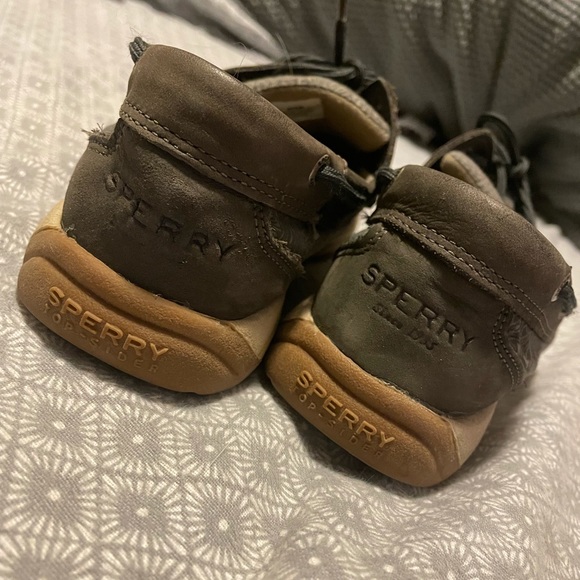 Grey Sperry’s - Picture 2 of 4